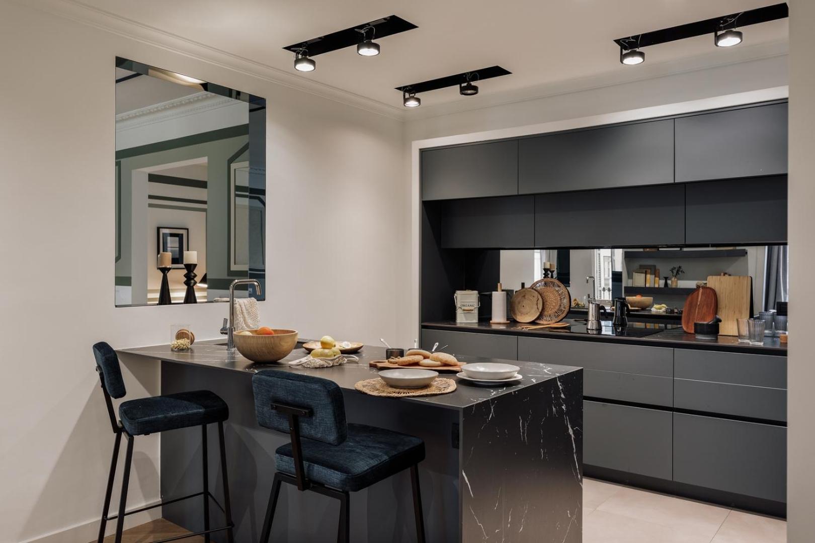 Mavi - 2 Bedrooms And Balcony In Eixample Dreta Apartment *